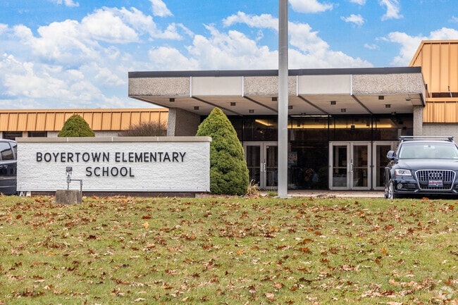 Boyertown Elementary School gets a B- rating from Niche.
