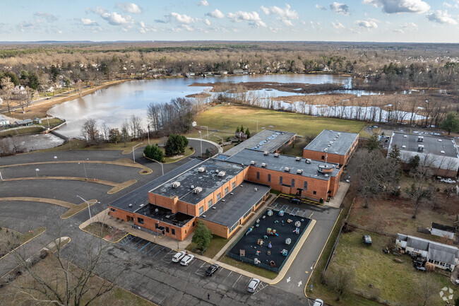 Imaculate Conception School is a private school in Spotswood.