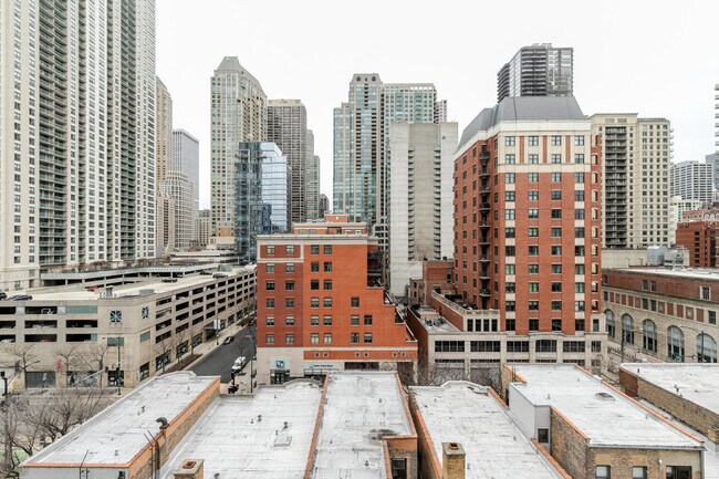 77 W Huron St unit FL10-ID1381, Chicago, IL 60654 - photo 6