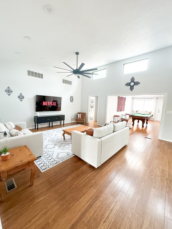 6024 Vista Campo Rd NE, Albuquerque, NM 87109