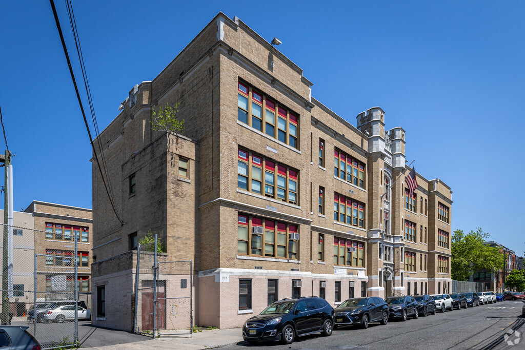 Jotham W. Wakeman No. 6 Elementary School serves students from K-5th grade.