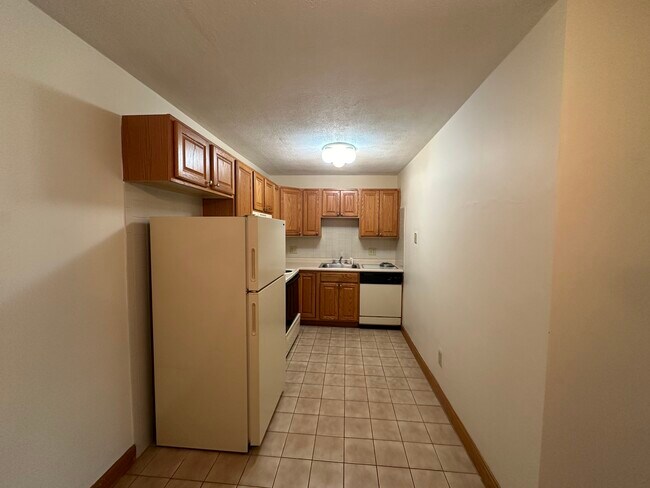 282 Grove St unit 3, Auburndale, MA 02466 - photo 4
