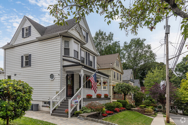 A row of Neo Colonial homes on the picturesque Theresa Place in Grymes Hill.