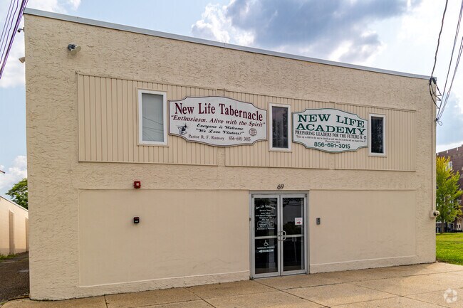 New Life Academy is located in Vineland.