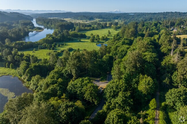 Cathcart is close to Washington's wine country, as well as beautiful rural settings.