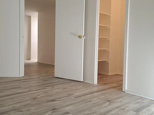 Marina Towers unit 313, Alexandria, VA 22314 - photo 7