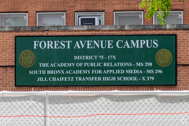 X298 Academy of Public Relations has  a student-teacher ratio of 10 to 1.
