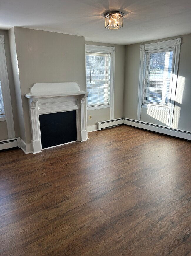 156 Worcester St unit 1, North Grafton, MA 01536 - photo 5