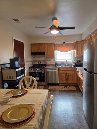 213 E 9th Ave Unit 3 bedroom apartment, Roselle, NJ 07203