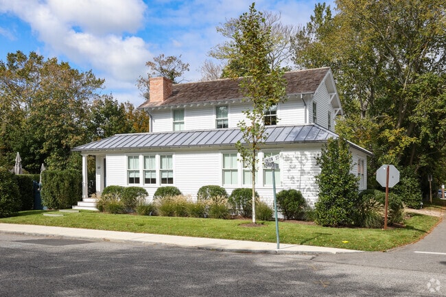 Modern homes are increasingly common in Sag Harbor’s luxury market.