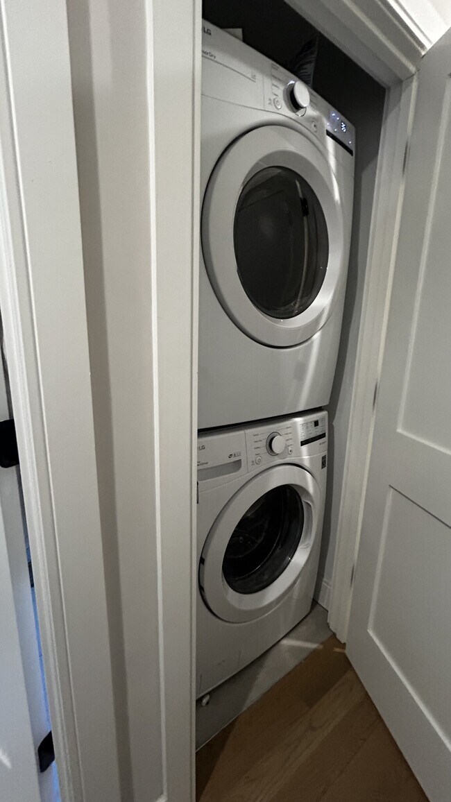 45 Englewood Ave unit 47 Englewood 6, Boston, MA 02135 - photo 4