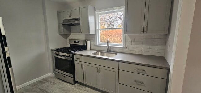 665 Milford Point Rd, Milford, CT 06460 - photo 2