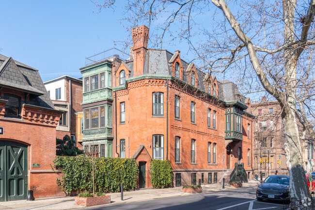 Second Empire architecture is prevalent in Rittenhouse Square.