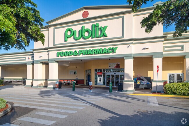 Local Publix grocery store in Summerland Plaza in Harlem Heights.