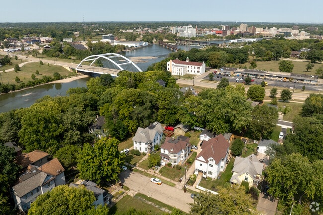 Southeast of downtown Rockford is the up-and-coming Orchid 3rd Union College neighborhood.