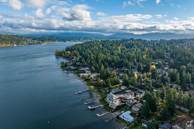 Viewpoint in Redmond offers wooded lots and Lake Sammamish views.