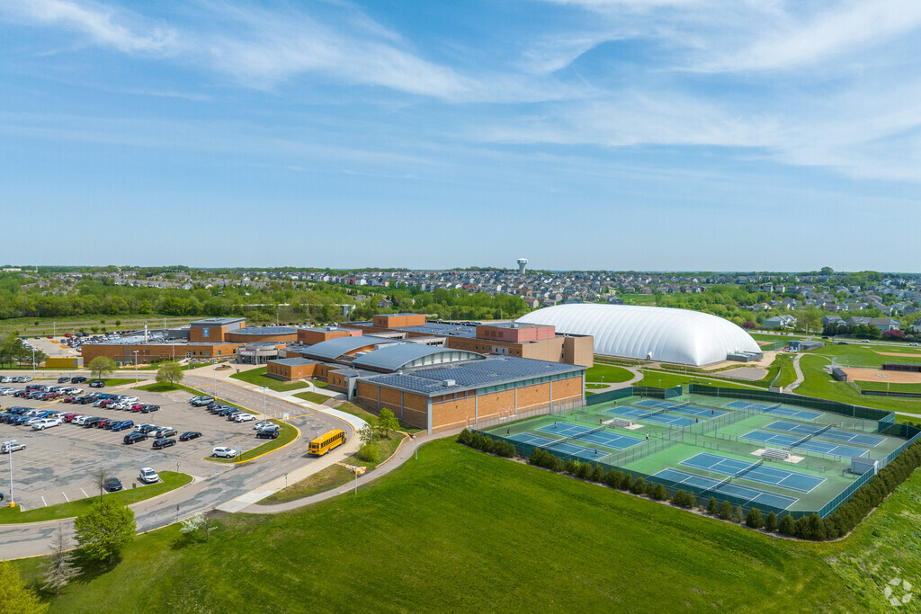 Lakeville North High School, Rankings & Reviews - Homes.com