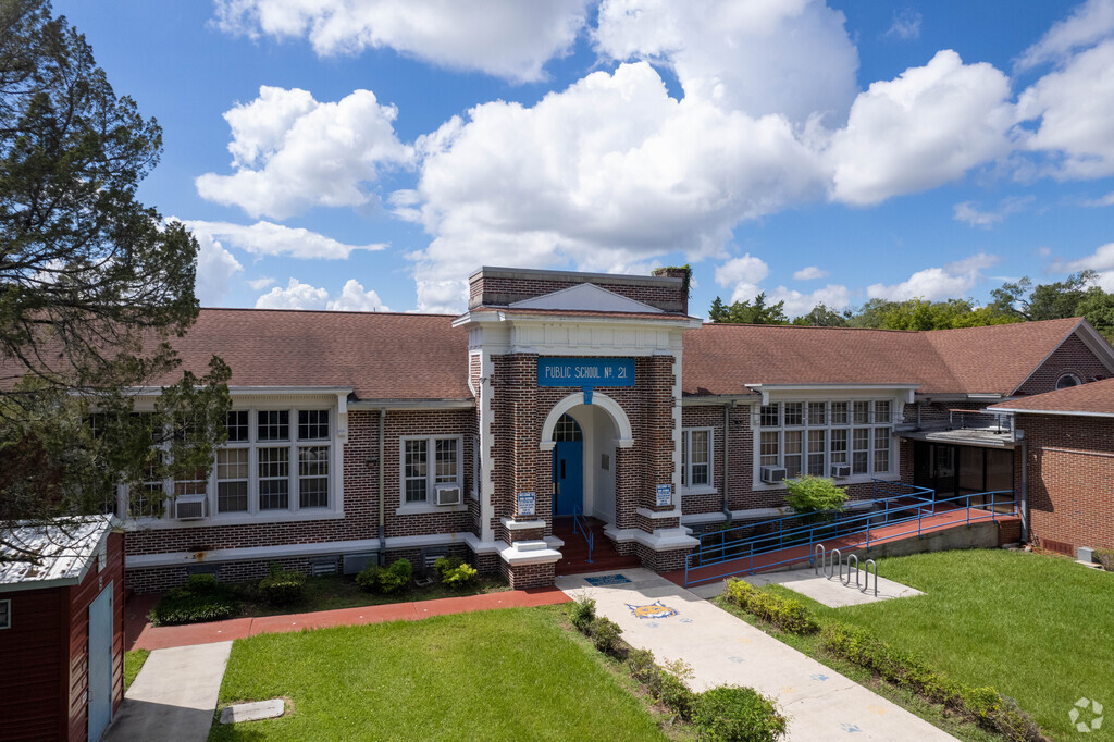 Front entrance to Annie R. Morgan Elementary in the West Jacksonville neighborhood.