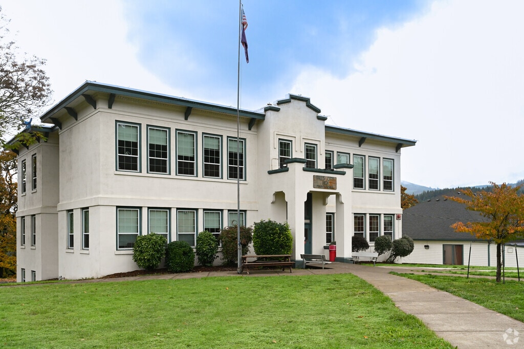 Falls City Elementary School provides education in the neighborhood of 
Outlying Polk County.