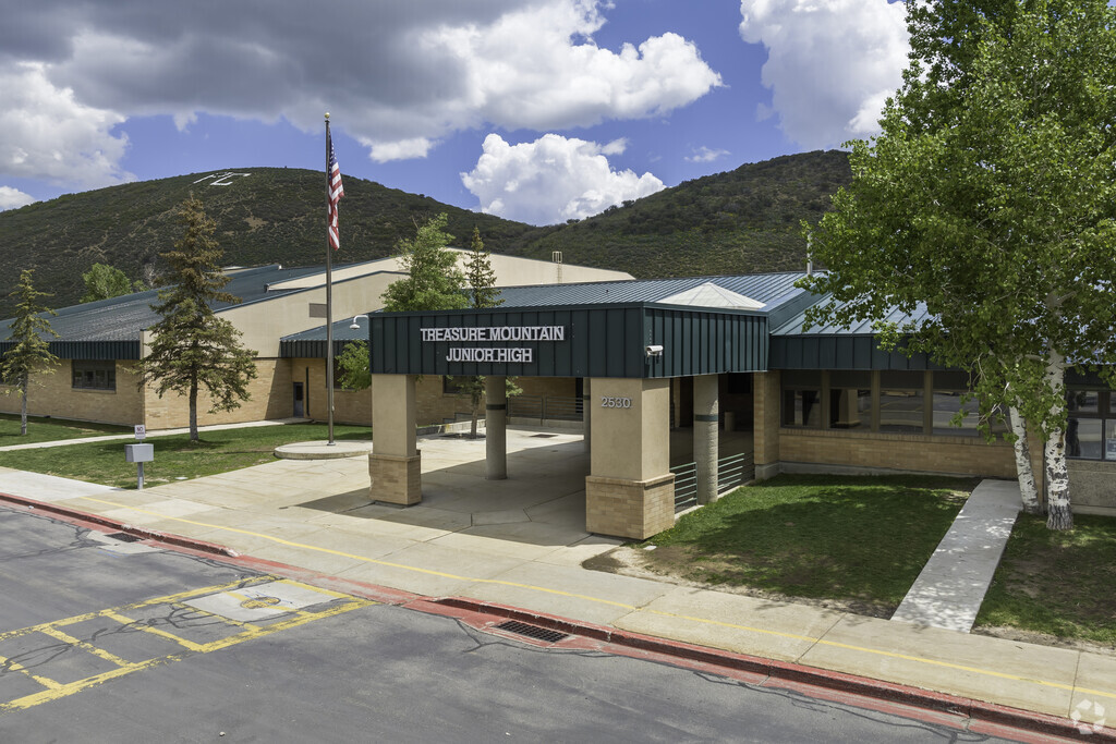 Treasure Mountain Junior High School Rankings, Reviews & Demographics