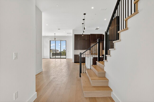 10105 Milky Way Dr, Austin, TX 78730 - photo 5