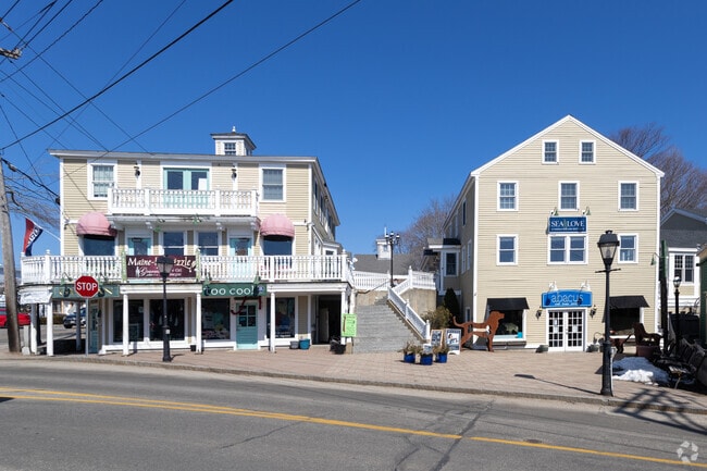Shops at Dock Square