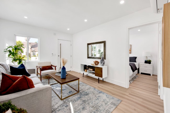 2350 E Poppy St, Long Beach, CA 90805 - photo 3