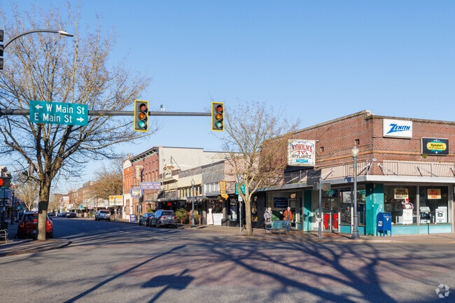 Downtown Centralia features many vibrant shops, galleries, and antique stores.
