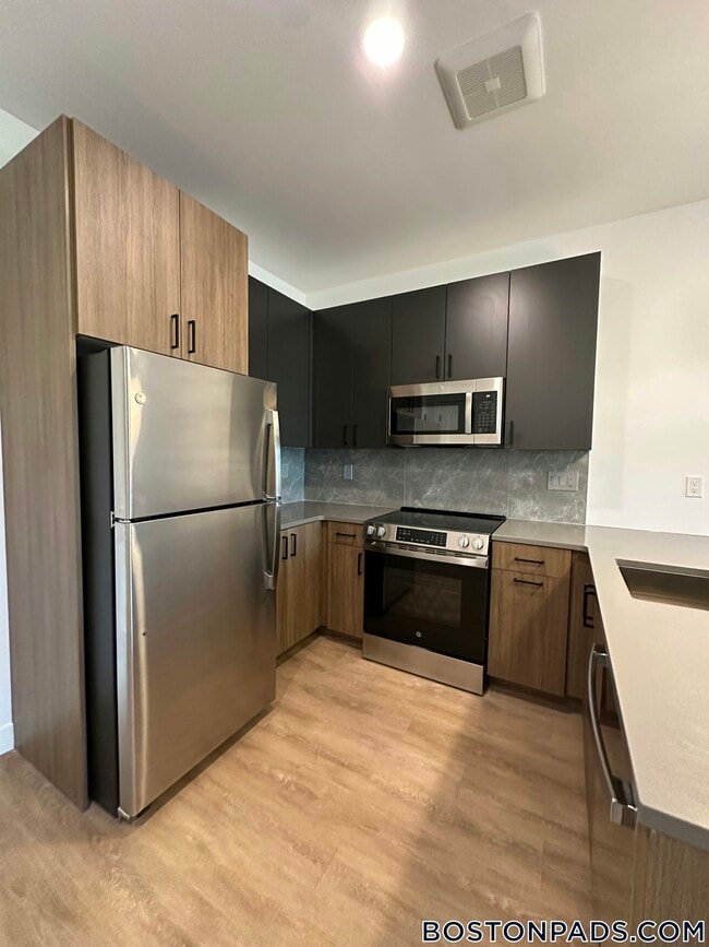 199 Gardner St Unit 208, Boston, MA 02132