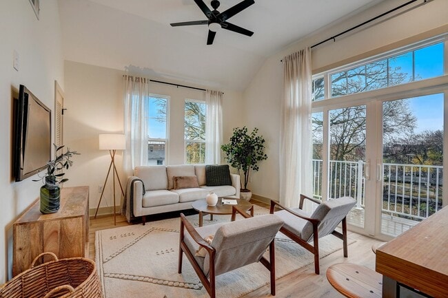 Flats on East Gay, Columbus, OH 43203 - photo 3