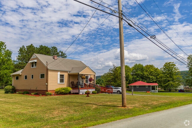 Ranch-style homes make up much of Deerpark's residential architecture.
