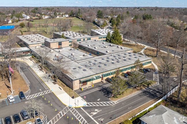 Albert Leonard Middle School scores an A-minus from Niche.