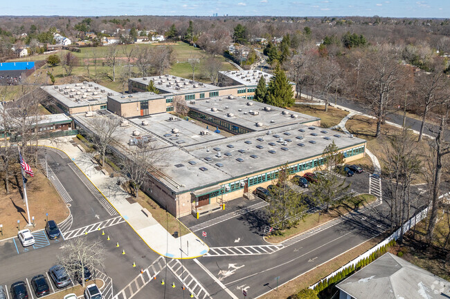 Albert Leonard Middle School scores an A-minus from Niche.