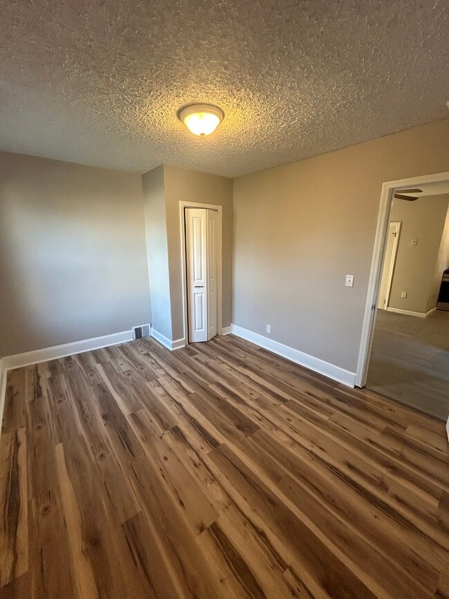 120 S End Rd unit 2nd Flr, New Haven, CT 06512 - photo 3