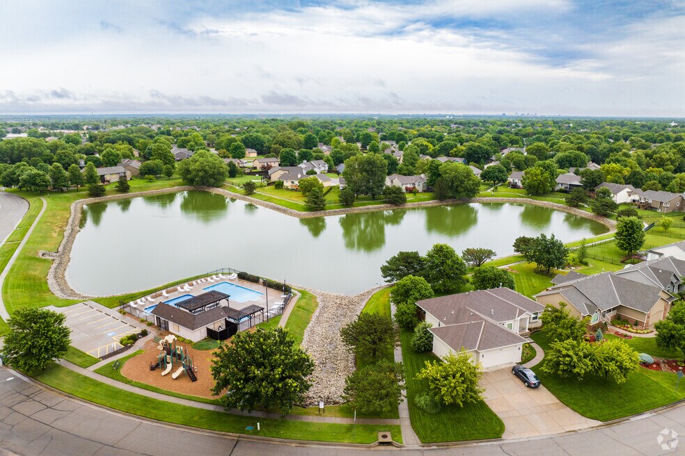 NH_BradfordSterlingFarms_536042_P2_V2_BG_042624