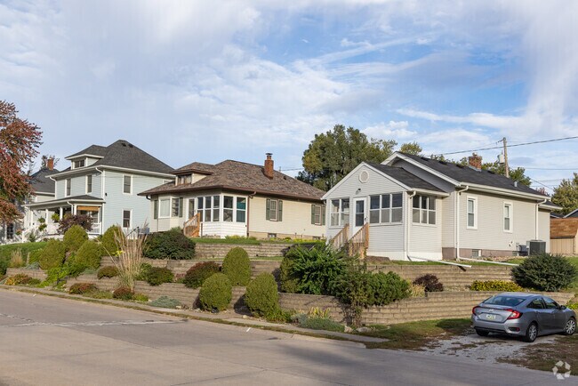 Traditional minimal homes in Wheelock-Veile are very charming and well-kept.