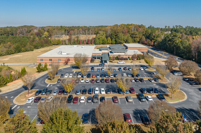 Live Oak Elementary School has 882 students.