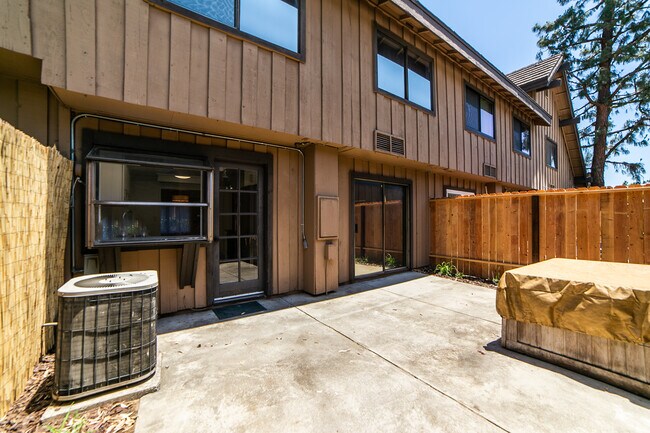 9743 Reseda Blvd unit Upstairs north bedro, Northridge, CA 91324 - photo 6