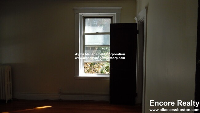 90 Maple St unit 4, Malden, MA 02148 - photo 4