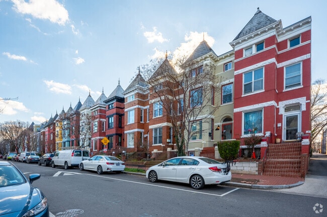 The stately old homes in Bloomingdale come in a variety of striking colors.
