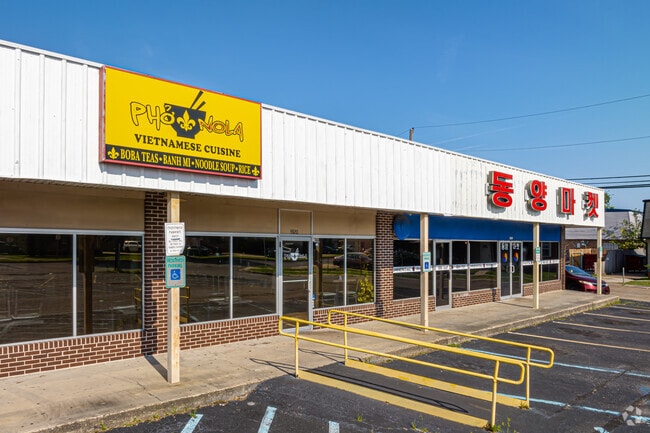 Phở NOLA serves Vietnamese cuisine near Pontchartrain Gardens.