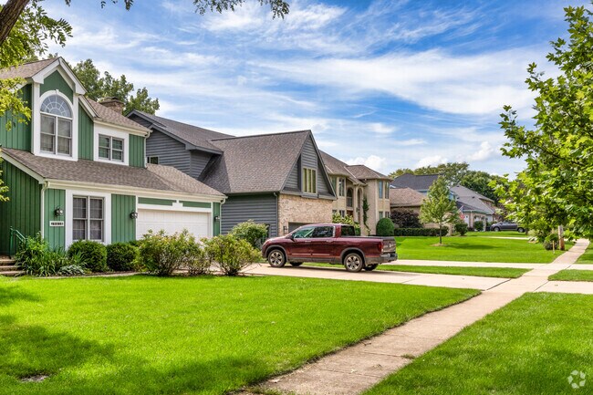 Home prices in Hawthorne Hill range from $136,000 to $550,000.