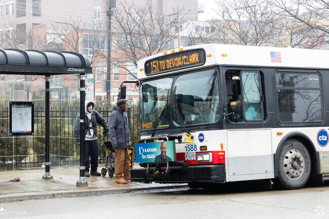 Active bus routes in Buena Park make commuting easy throughout Chicago’s Uptown area.