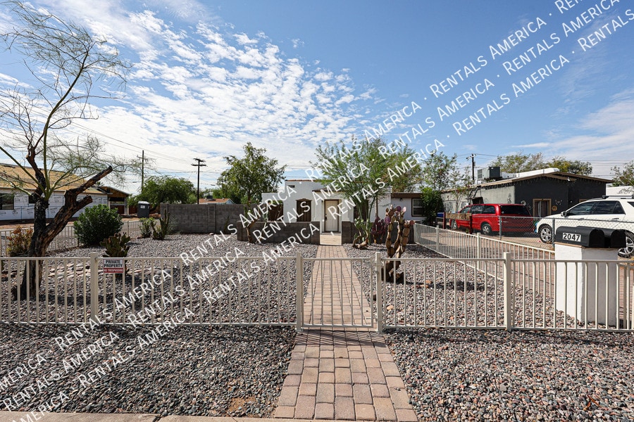 2047 E Virginia Ave, Phoenix, AZ 85006 - photo 1