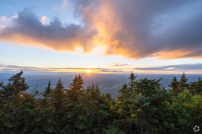 The summit Mt Ascutney offers spectacular views of Hartland.