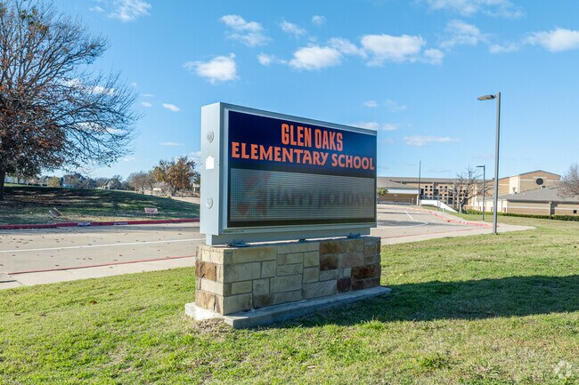 Glen Oaks Elementary is a public school located in McKinney, Tx.