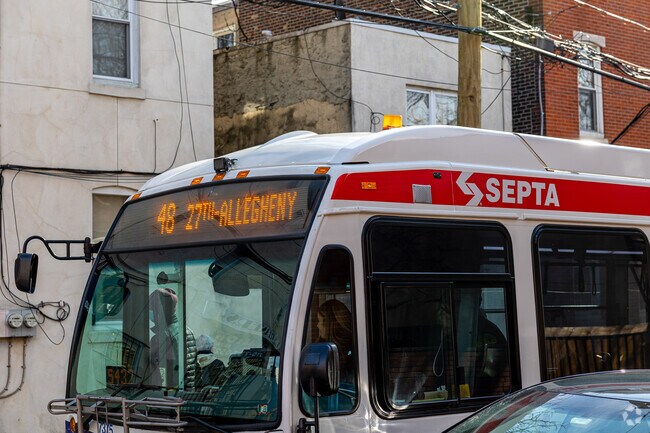 The Fairmount Septa bus line allows locals to get around the rest of Philadelphia.