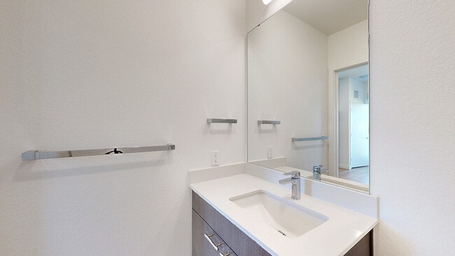 Studio/1BA, 305sf
