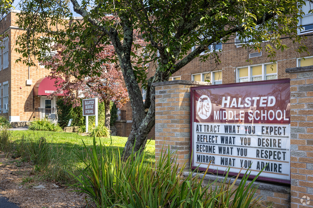 Halsted Street Middle School is a public middle school located in Newton, NJ.