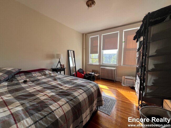 1642 Commonwealth Ave unit 4, Boston, MA 02135 - photo 2